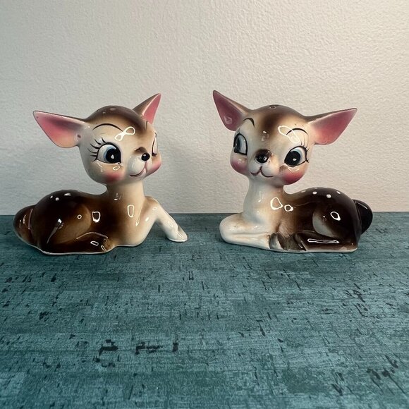 Kitschy Anthropomorphic Big Eyed Doe Fawn Deer Salt Pepper Shakers Japan Vintage - Picture 1 of 7